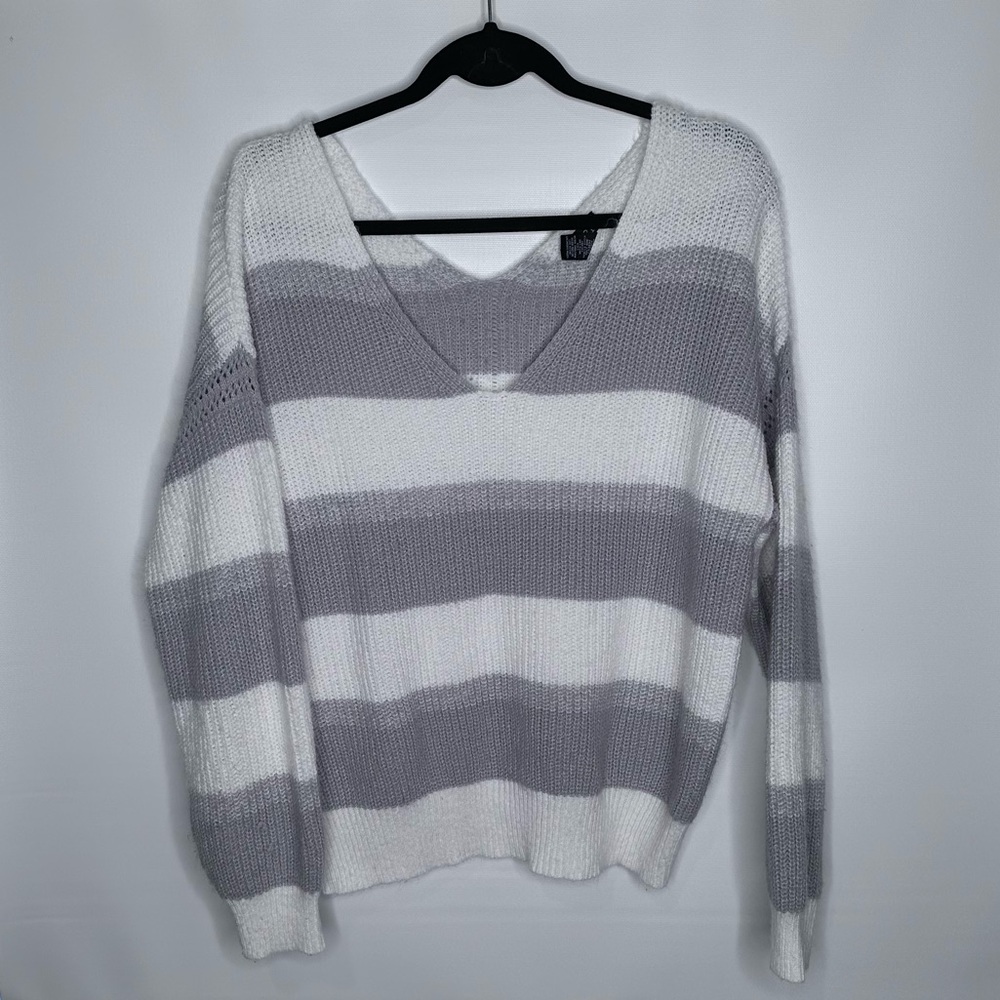 rue21 Gray & White Striped Sweater V-Neck Medium